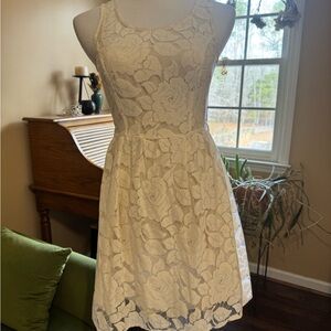 Elegant Lace Sleeveless Dress - Cream